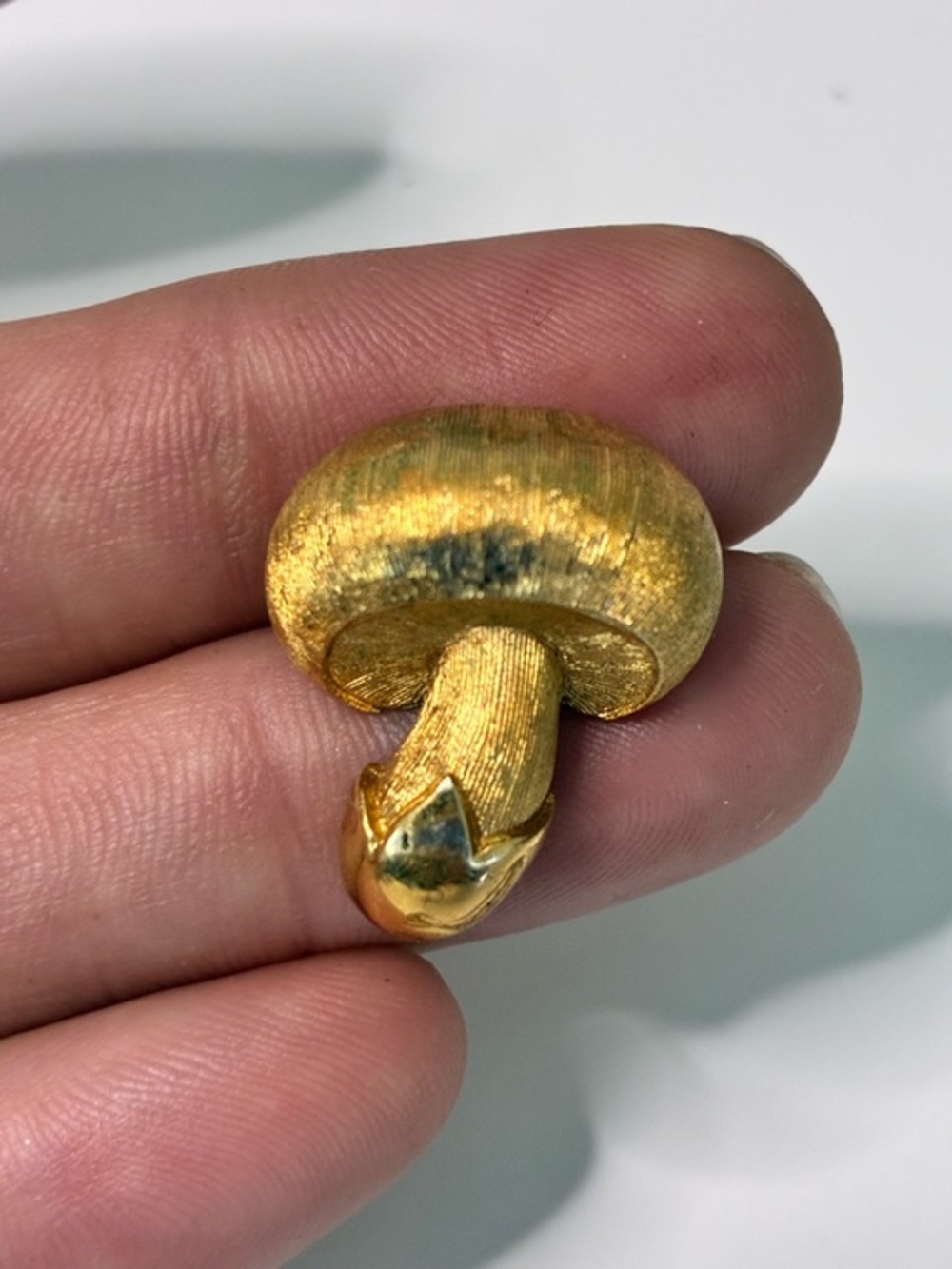 Gold-Tone Mushroom Brooch - Elegant Women's Jewelry Accent